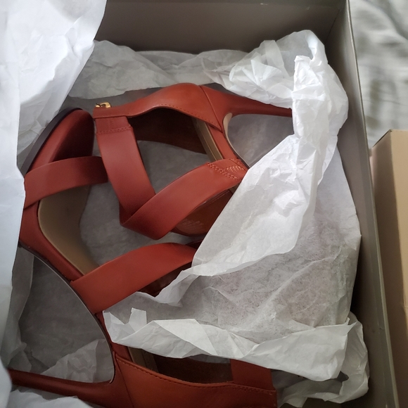 *Black Friday Sale*BCBG Ma-Elyse Mesa Vachetta Sheep Leather Sz 6.5 - Picture 5 of 5